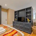 Stylish Studio With Patio In Clapham, 14 Min Tube
