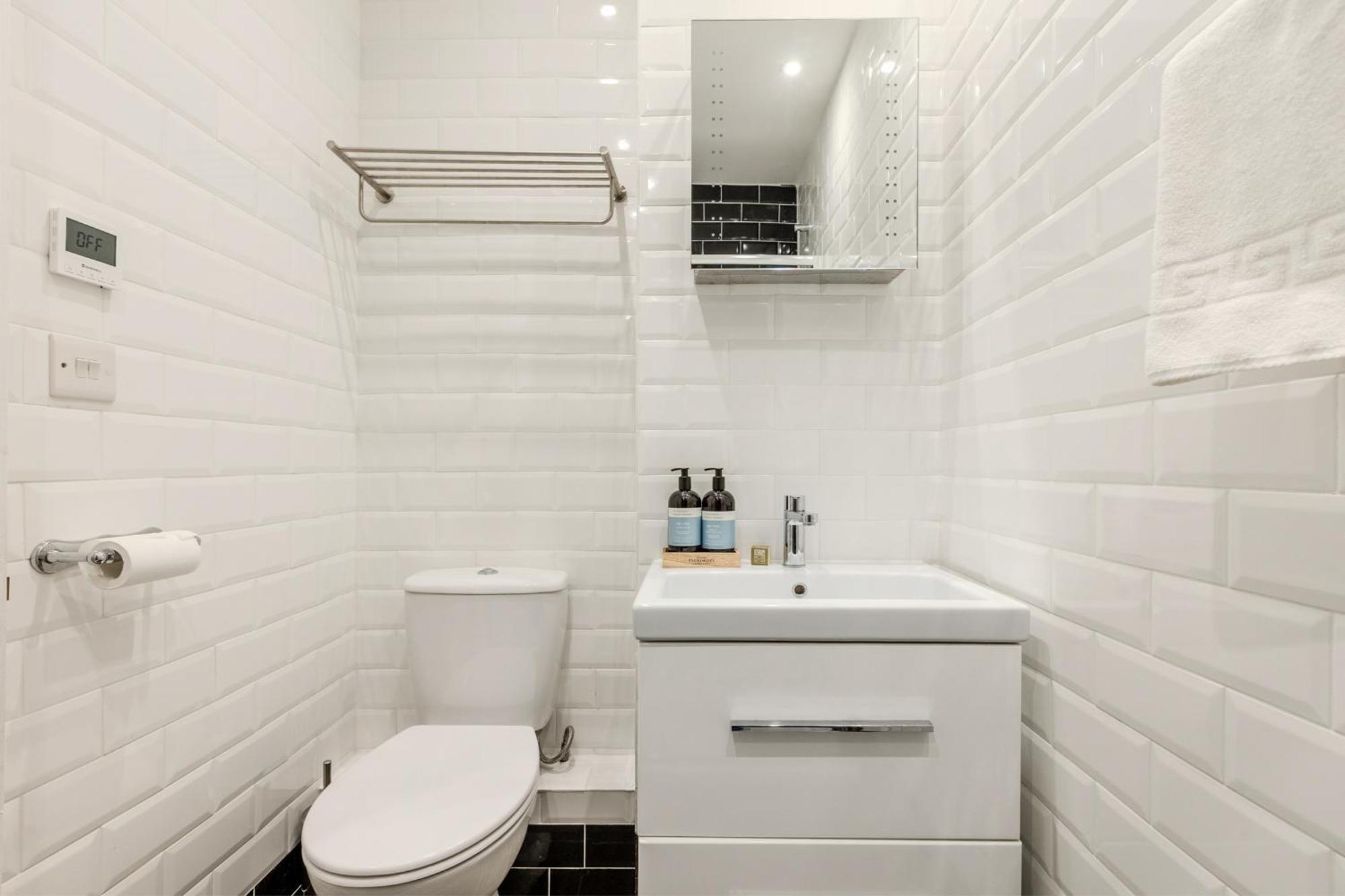 Stylish With Patio In Clapham, 14 Min Tube